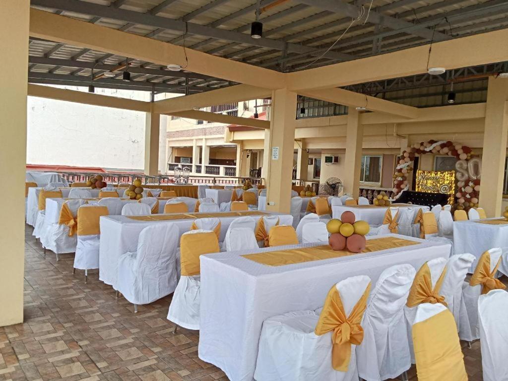 Suzuki Beach Hotel Olongapo City Exteriör bild