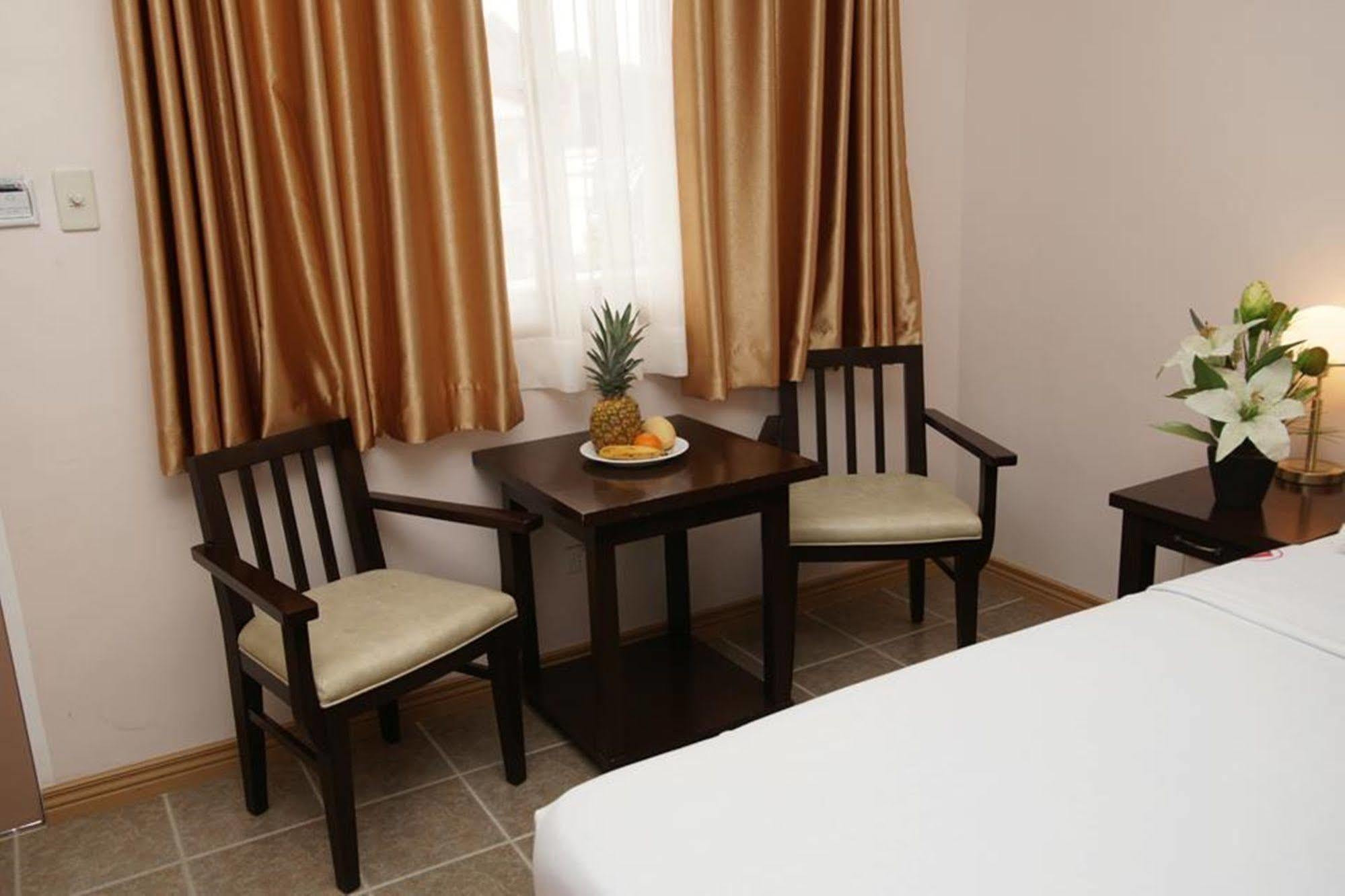 Suzuki Beach Hotel Olongapo City Exteriör bild