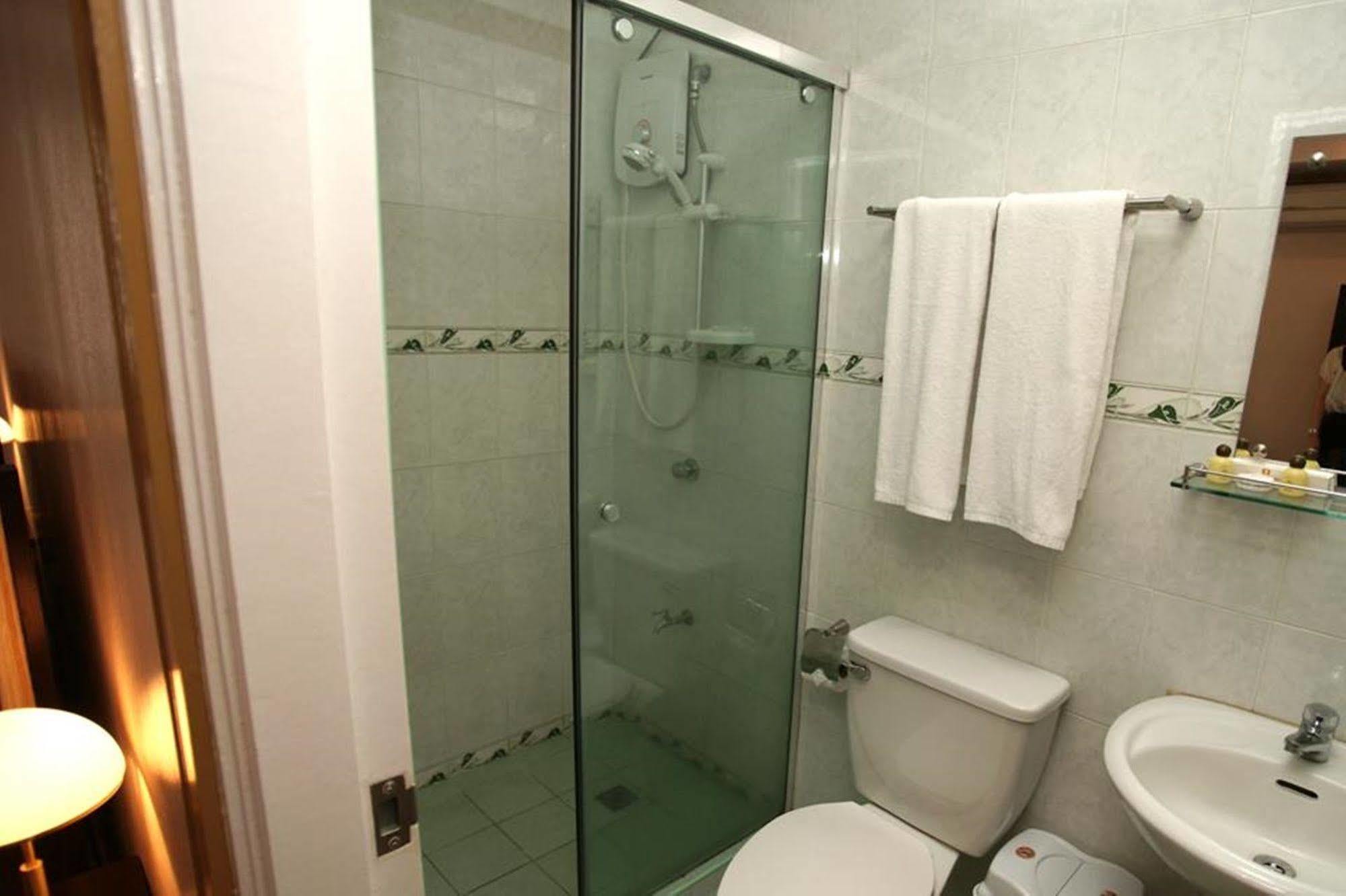 Suzuki Beach Hotel Olongapo City Exteriör bild