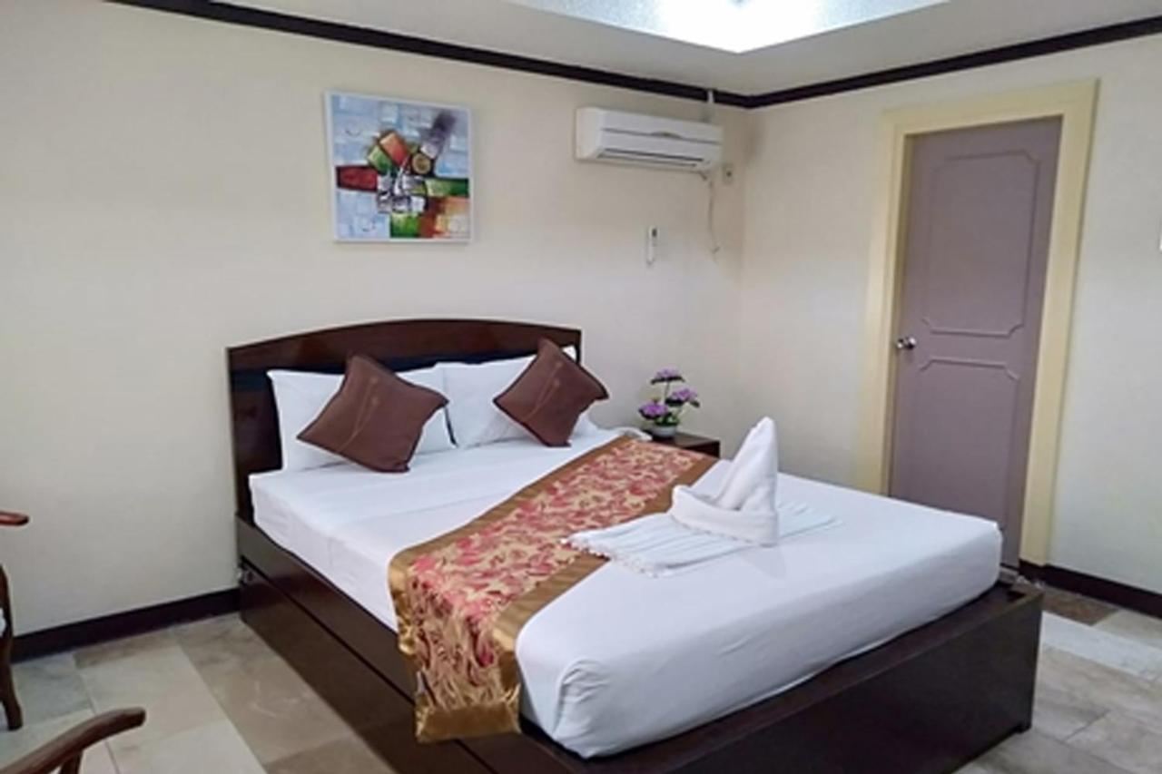 Suzuki Beach Hotel Olongapo City Exteriör bild